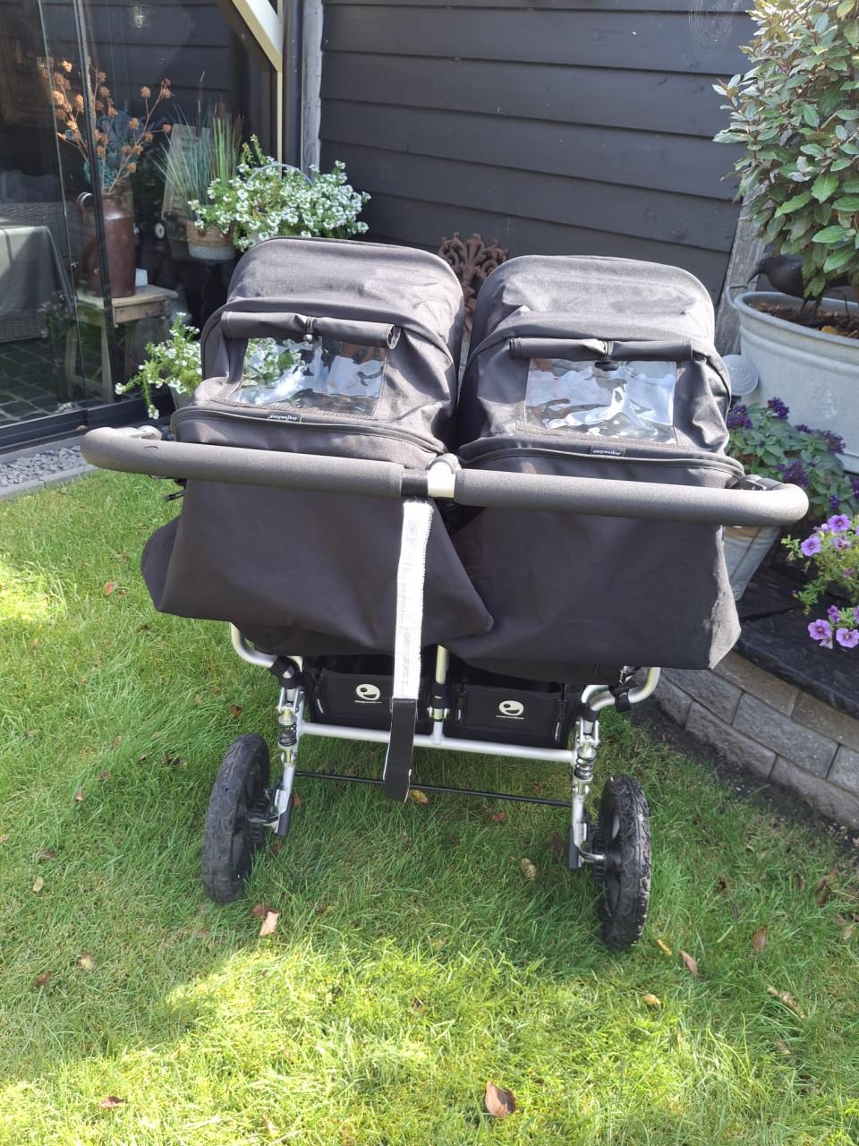 Duo kinderwagen / tweeling kinderwagen.
