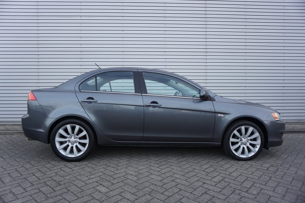 Mitsubishi Lancer sports sedan 1.8 invite airco / cruise / elektr. ramen / 