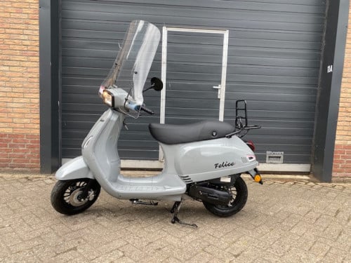 Schitterende btc gts agm vespa look nardo grey euro 5 injectie nu 1199 euro