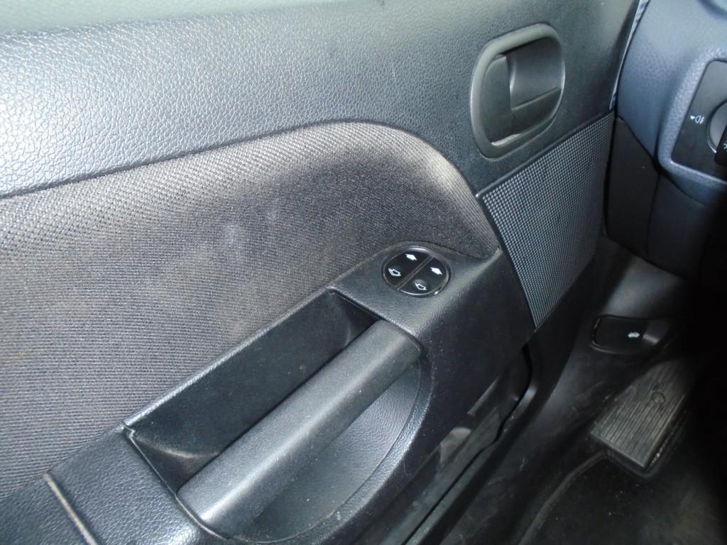 Ford Fiesta 1.3-8v champion