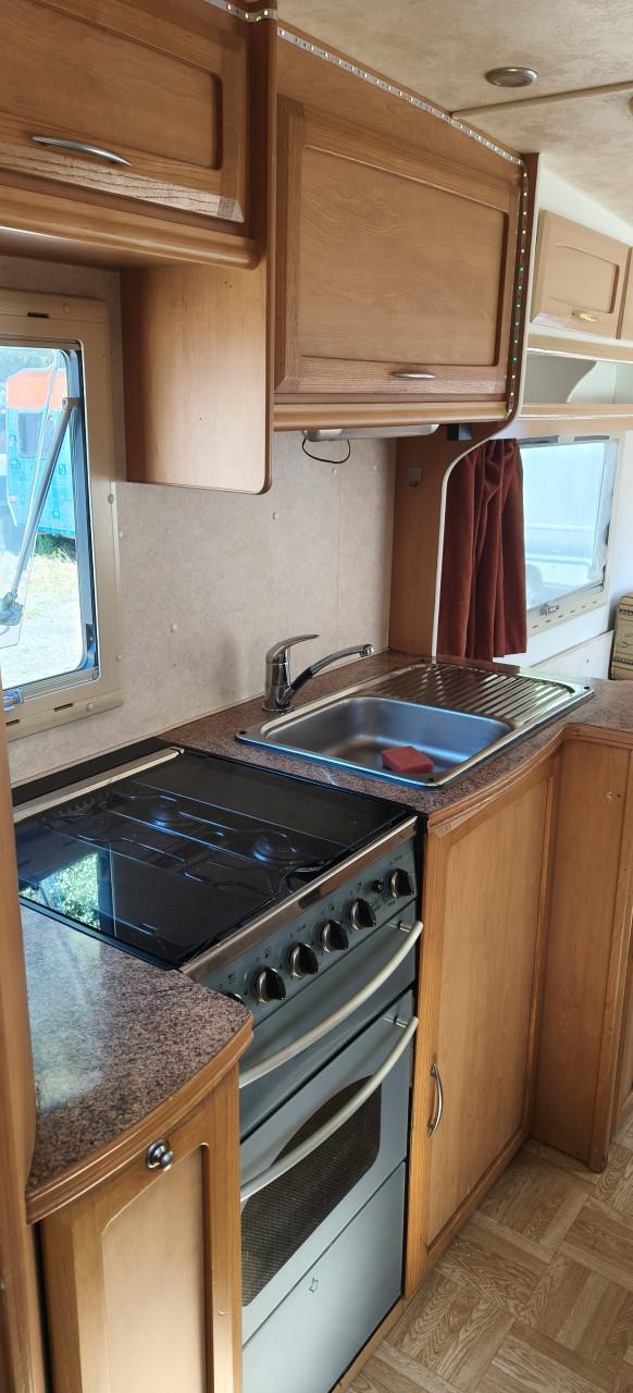 Elddis Hurricane 470 enkele bedden badkamer mover,Gas boiler