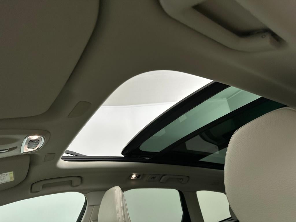 Volvo XC60 t8 390pk recharge momentum|