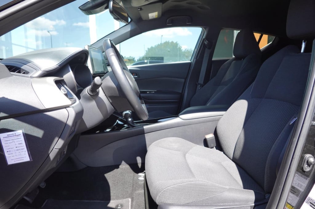 Toyota C-hr 1.8 hybrid adventure