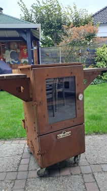 Le Maitre. Tuinhaard/terraskachel, BBQ en Rookoven