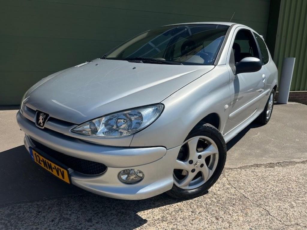 Peugeot 206 1.6-16v quiksilver lage km-stand