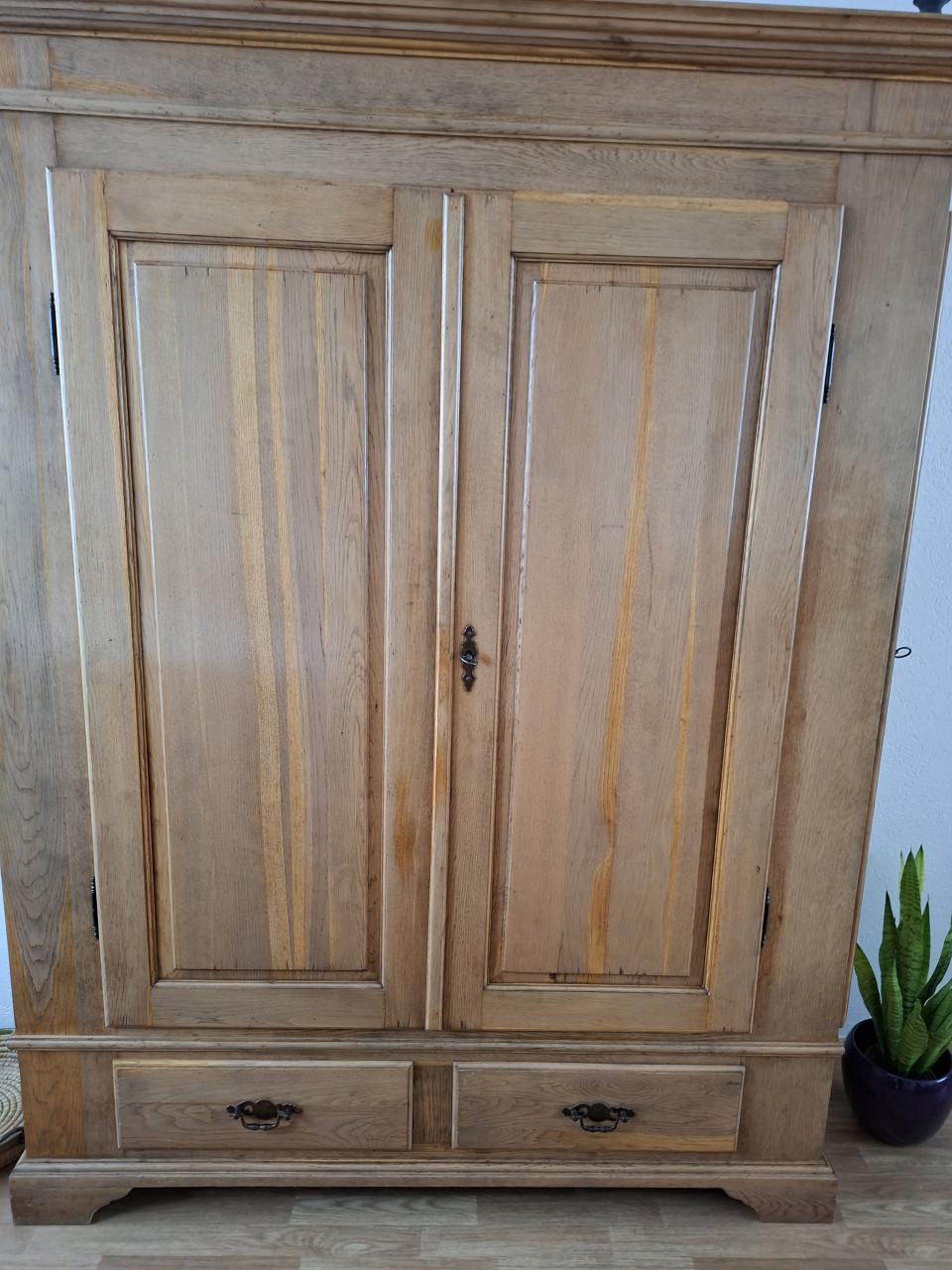 Mooie zwaren Eiken kast