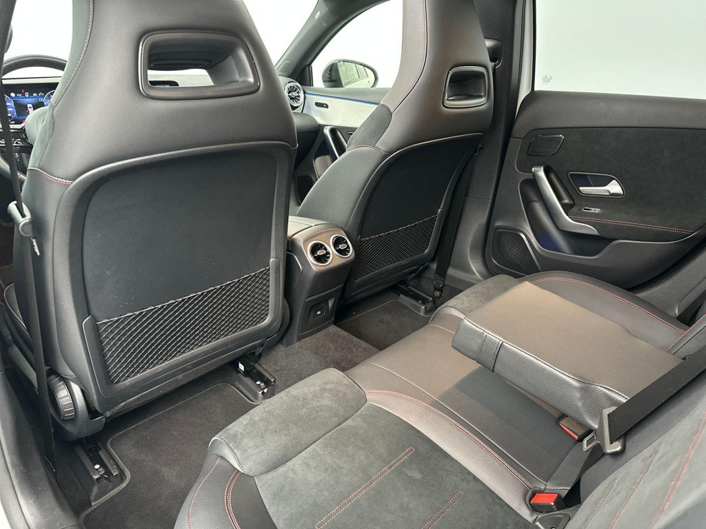 Mercedes-Benz A-Klasse 200 amg premium pano acc sfeer camera