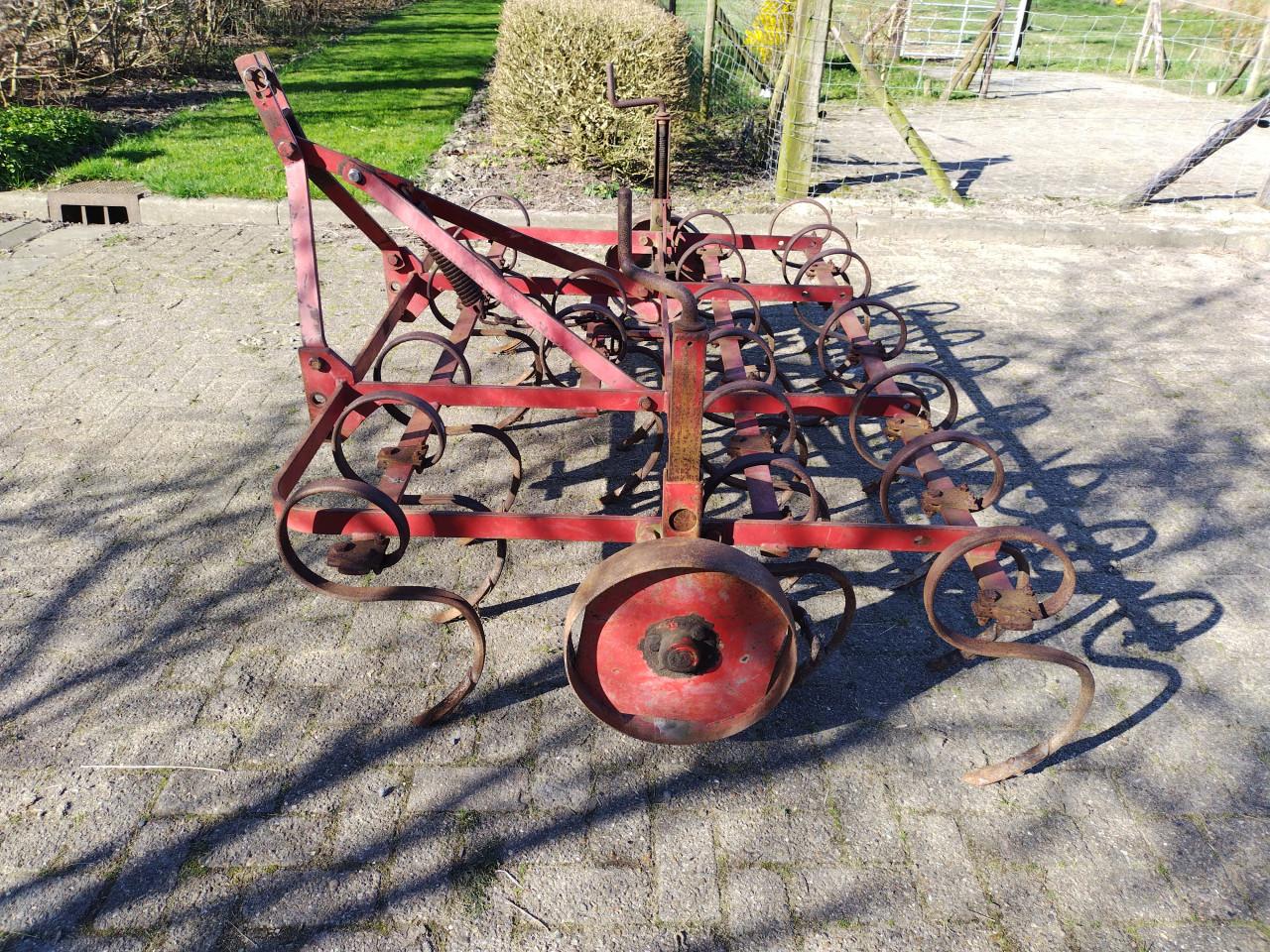 Triltand cultivator