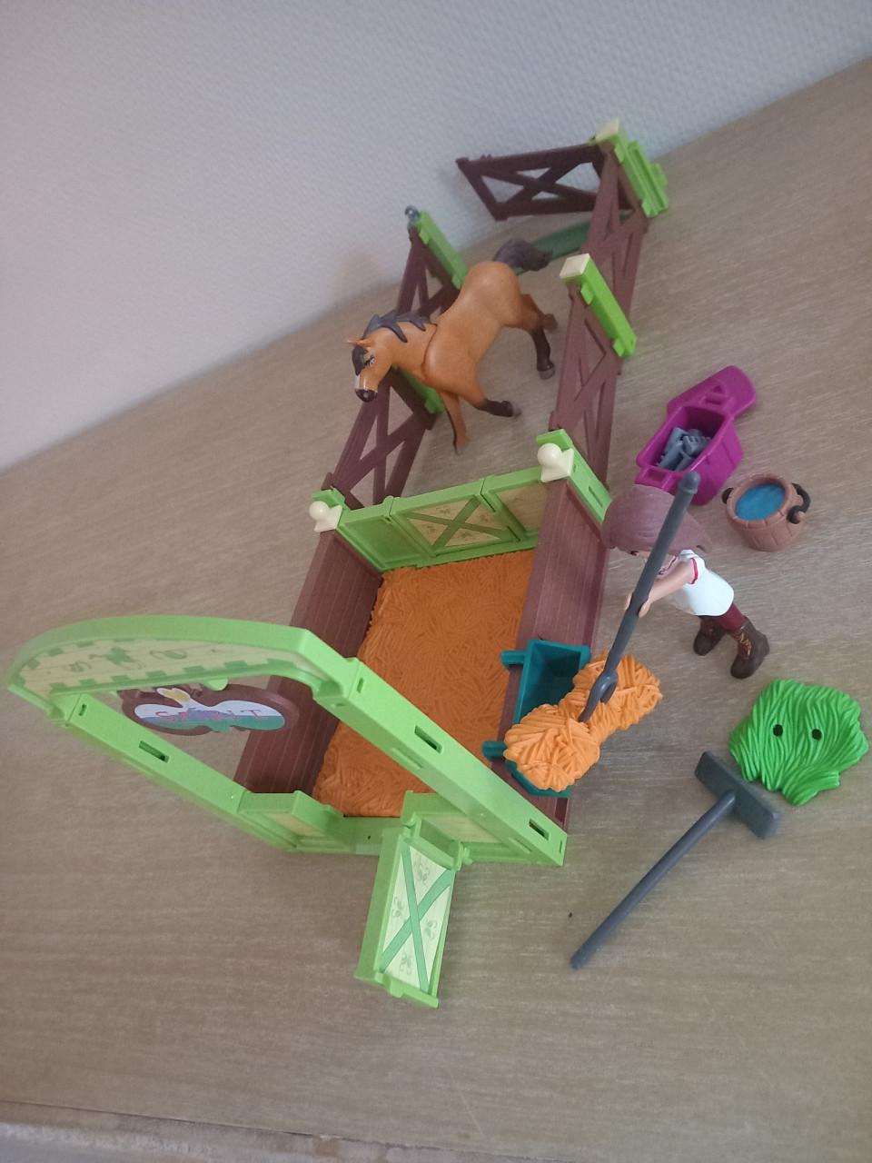 Playmobil paardenverblijf met spirit en Lucky set9478