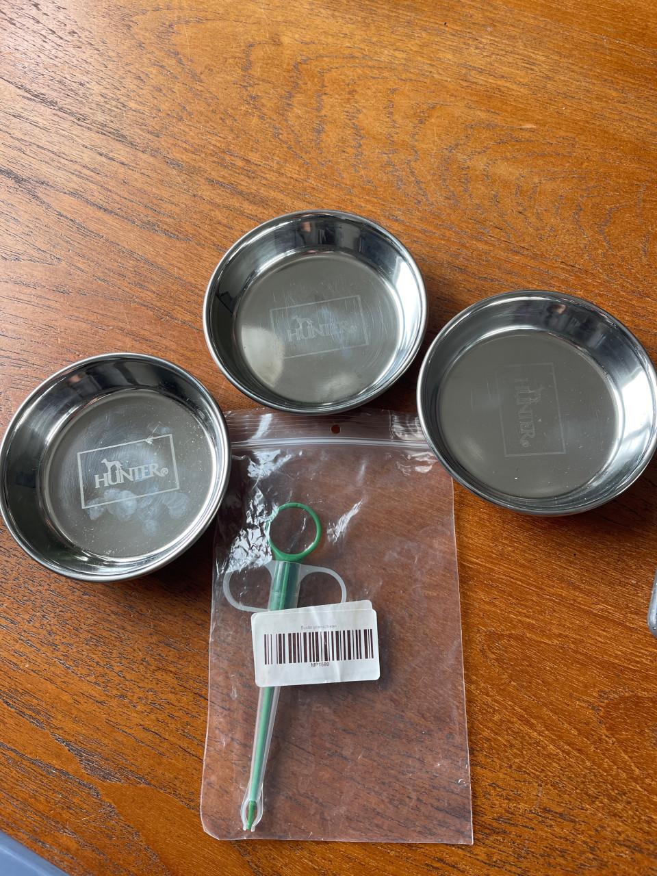 Hunter voerbakjes diameter 11.5cm en buster pillenschieter