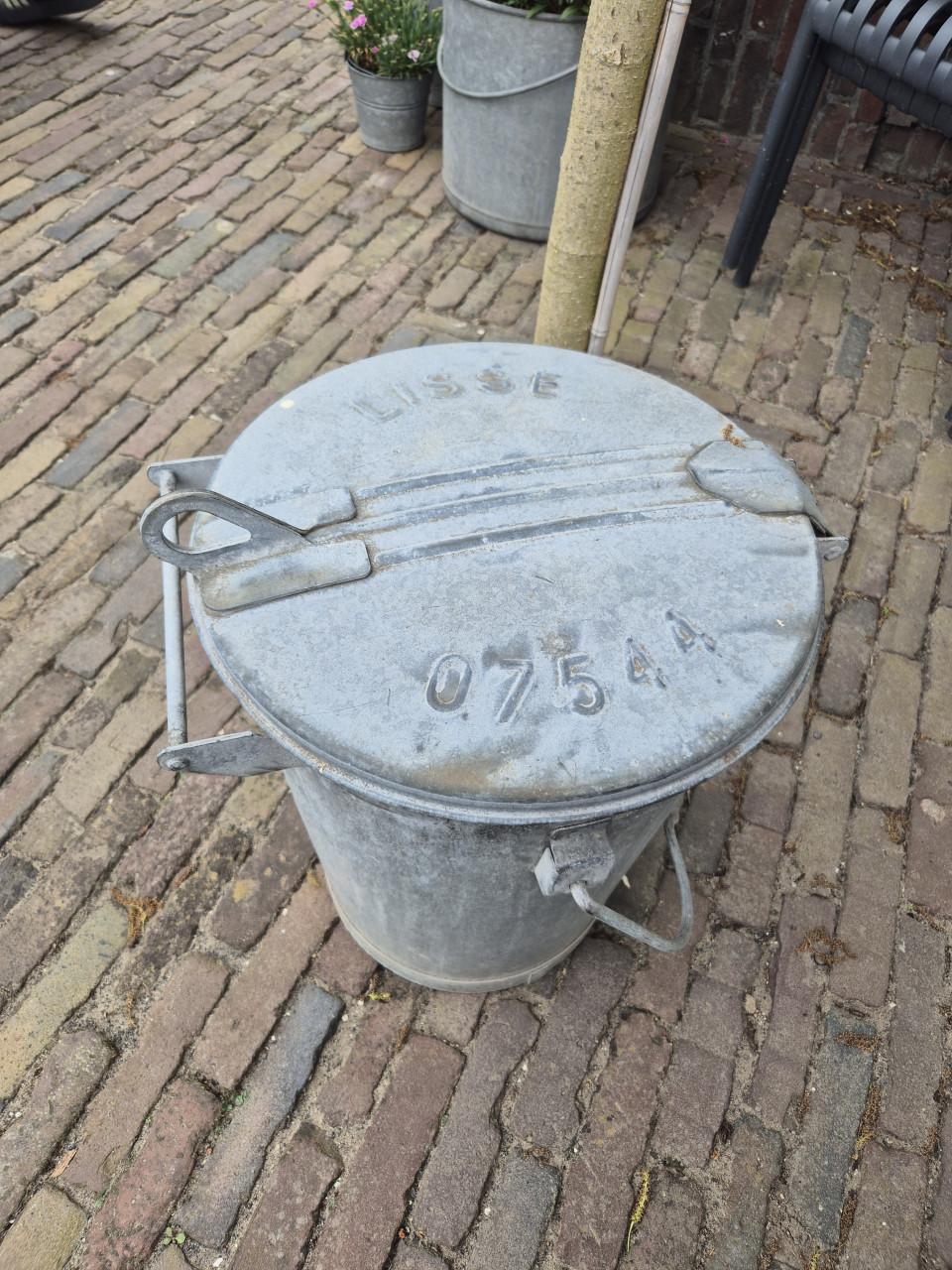 Zinken vuilnisbak