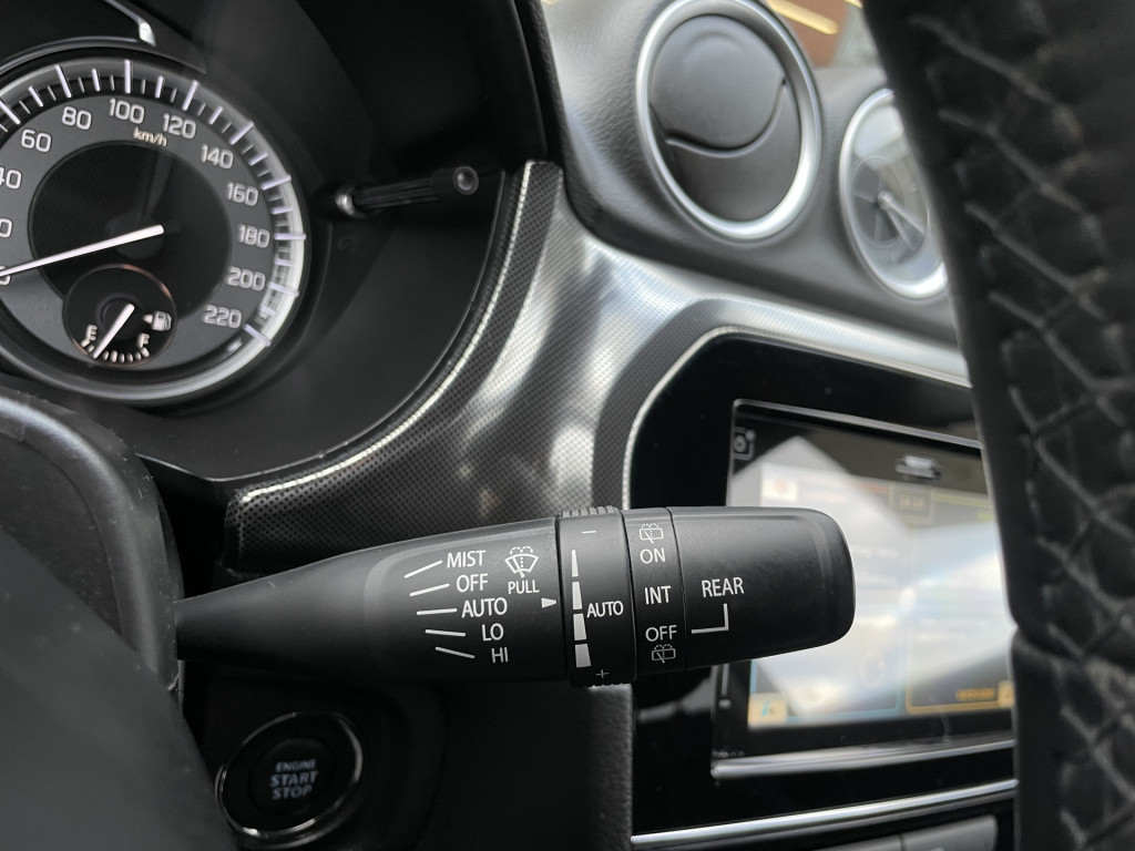 Suzuki Vitara 1.4 boosterjet style smart hybrid
