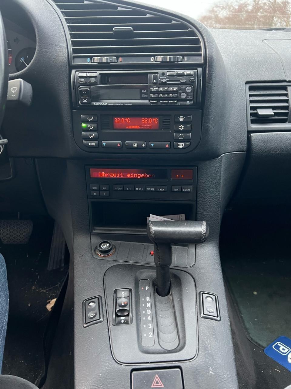 BMW 3-Serie 320i 6 cilinder automaat 2 jaar apk