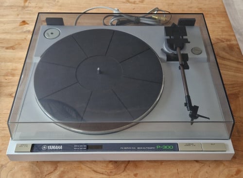 Yamaha P 300 Platenspeler