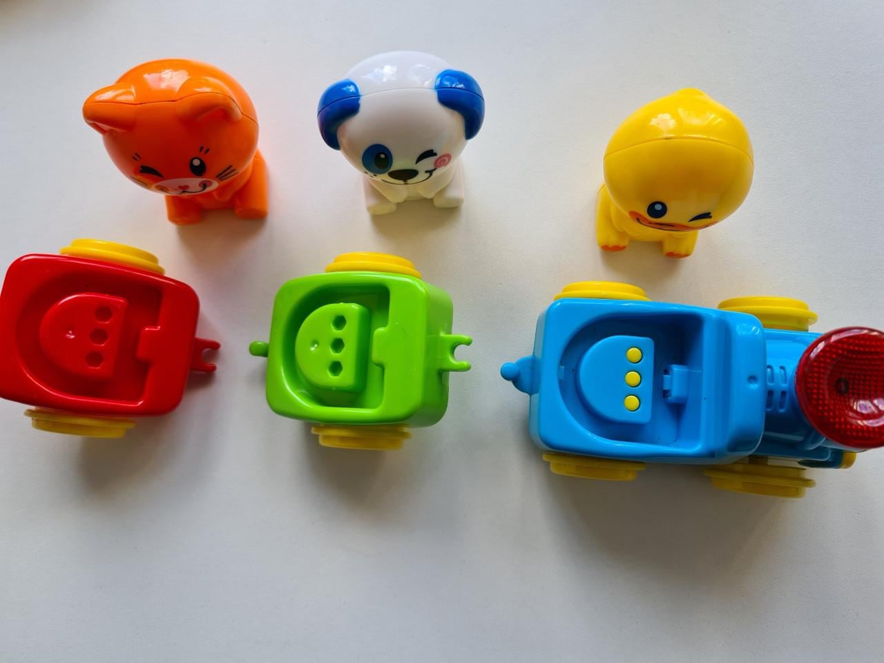 Playgo Pet Express treintje met drie afneembare dierenfiguren.