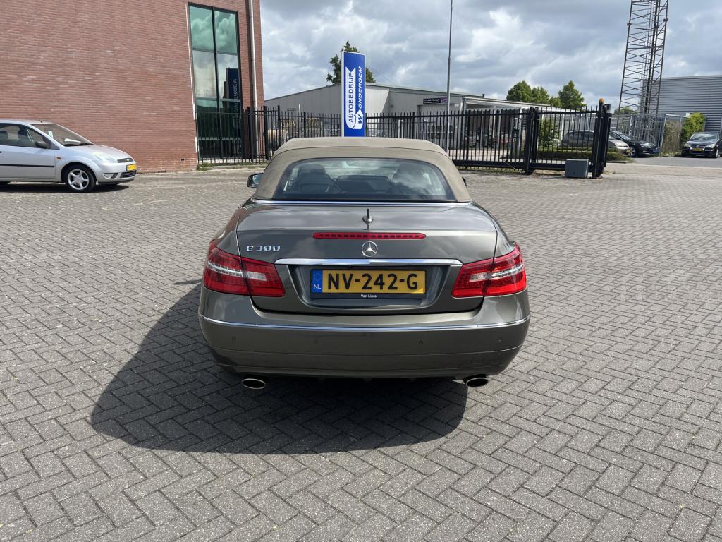 Mercedes-Benz E-Klasse cabrio 300 cgi elegance 118 dkm zeer mooie cabrio