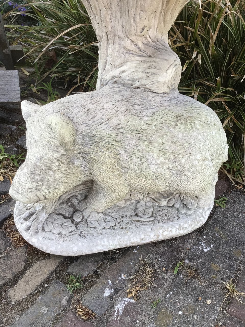 Betonnen vogeldrinkbak