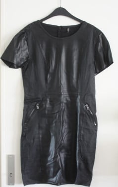 Zwarte lederlook jurk maat 42