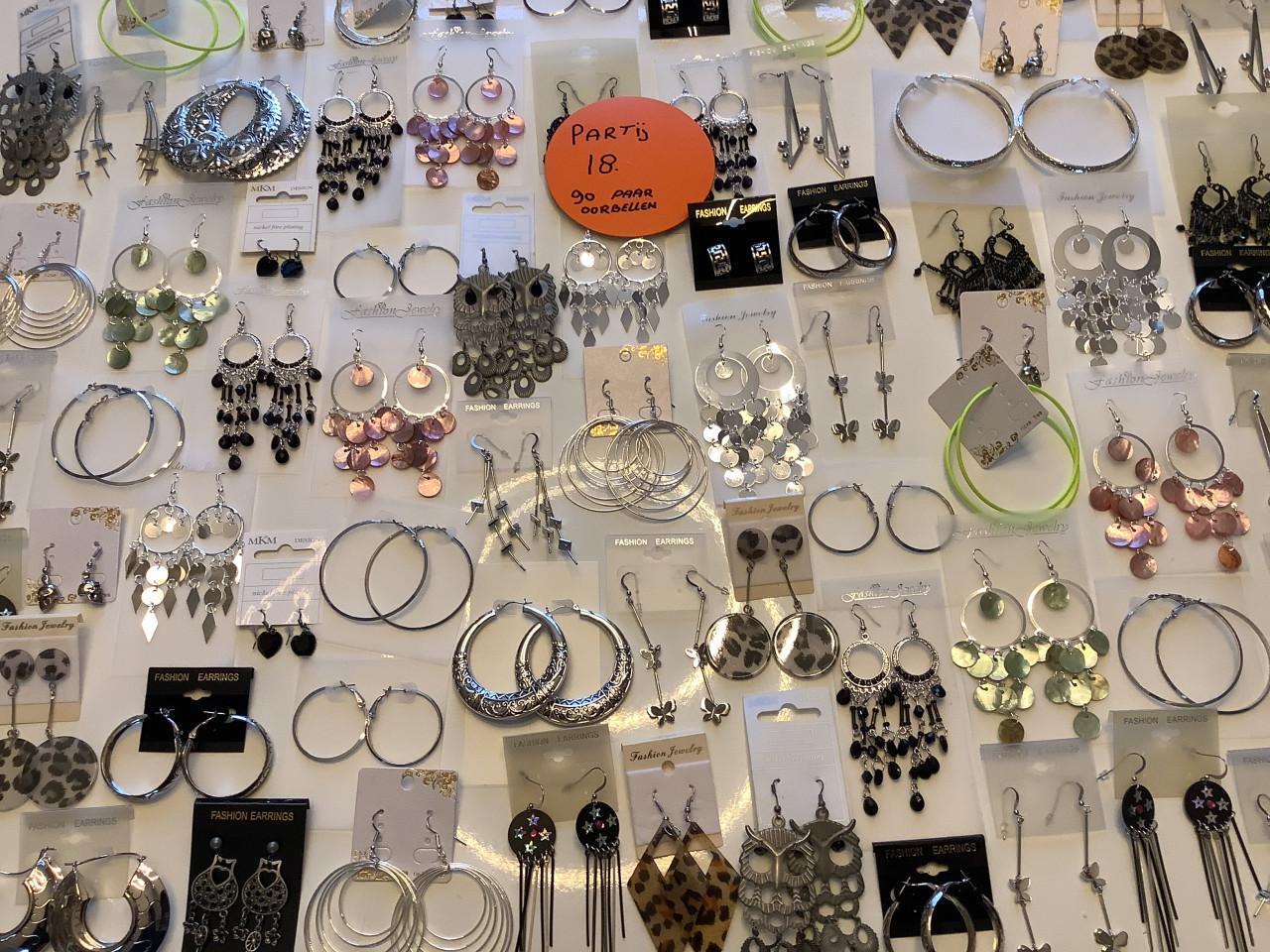 Partij hele mooie oorbellen. ( partij 18)