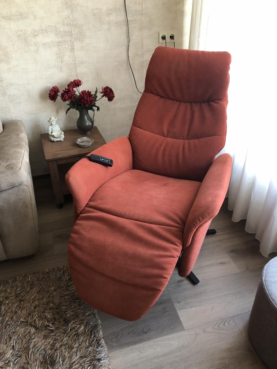 Himola.   Relaxfauteuils    Kleur Brique en mosgroen