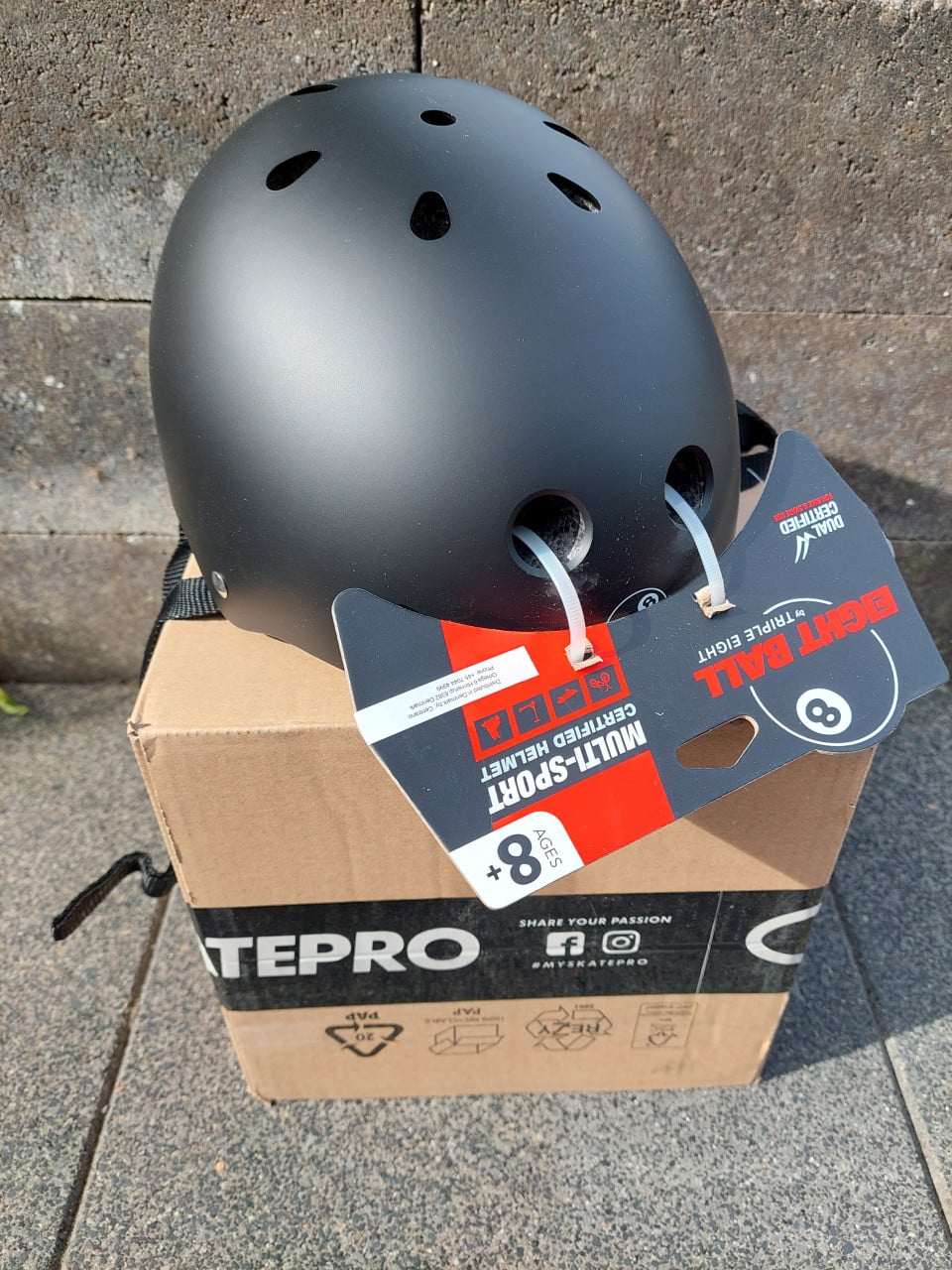 Skatehelm Eight Ball