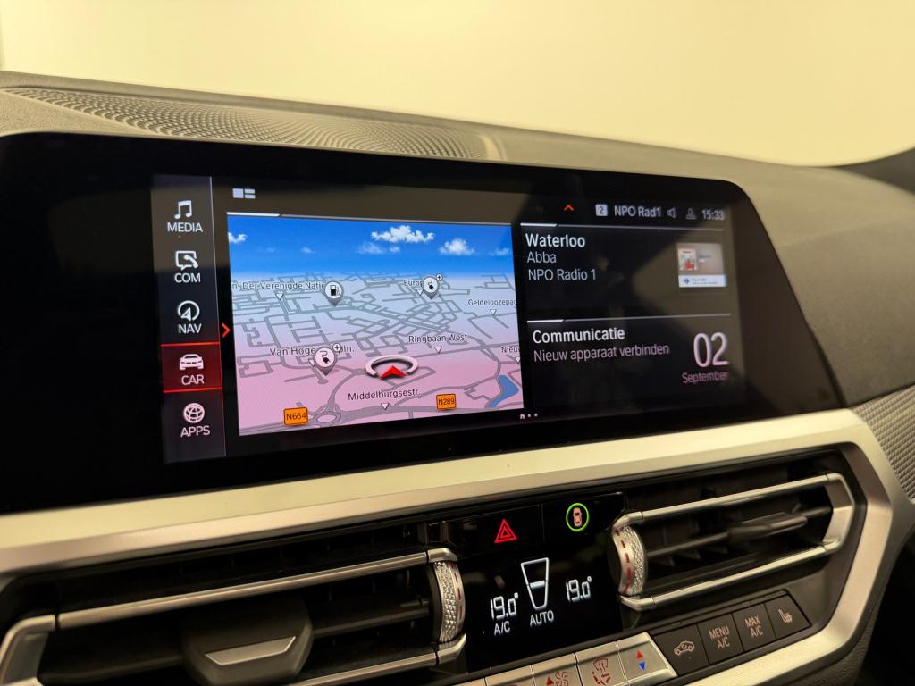 BMW 3-serie 330e m-sport | schuif/kanteldak | elektrische stoelen | verwarm