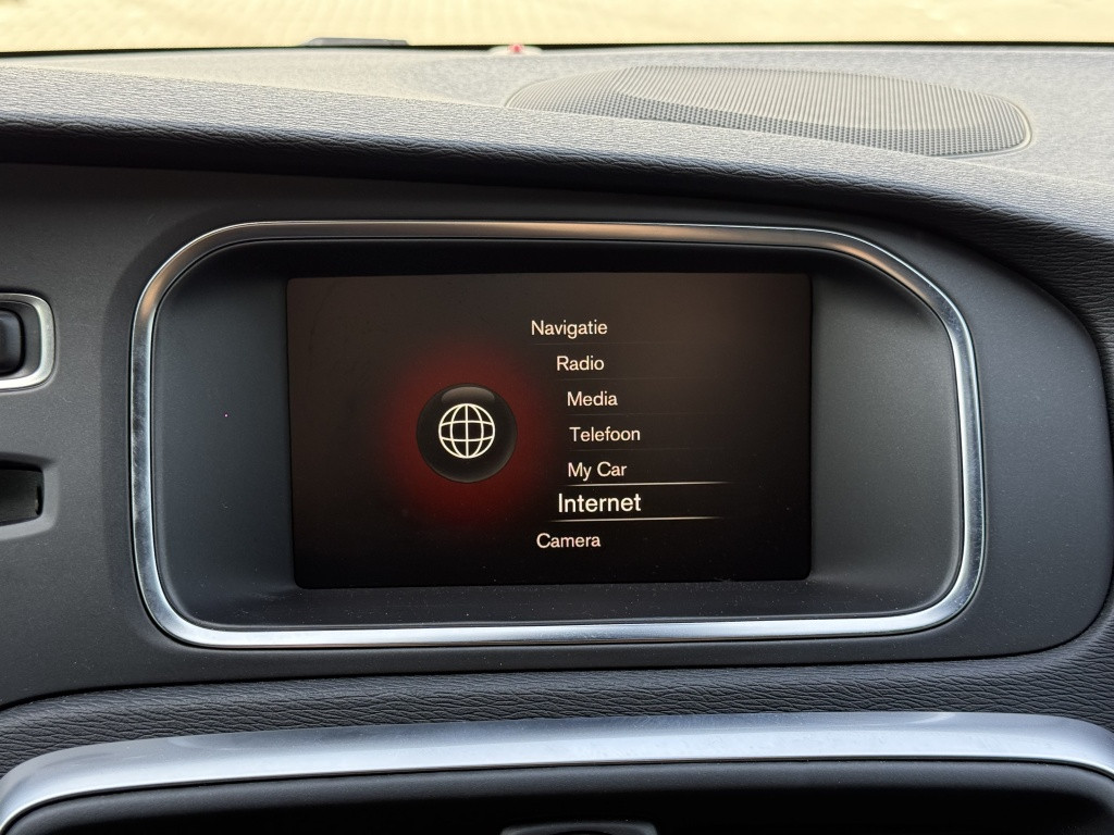 Volvo V40 t3 153pk aut6 polar+ sport| panodak| camera| trekhaak| keyless|