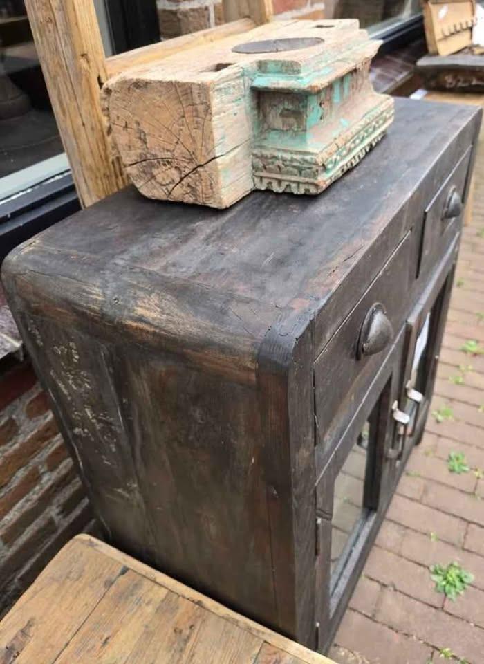 DIVERSE NACHTKASTJES BIJ 3Z FACTORY MAAR OOK GROTERE KASTEN KUNT U BIJ ONS