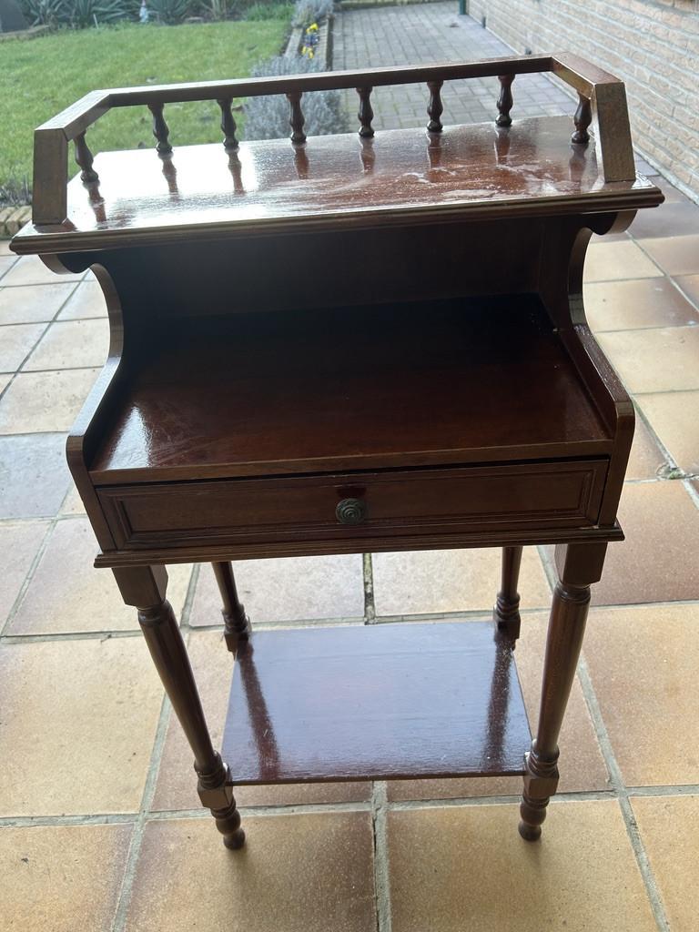 Telefoontafel brokant