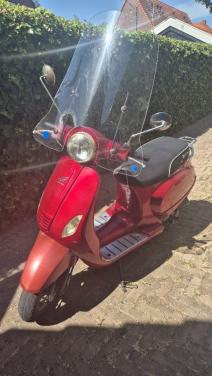 Leuke nog goed rijdende scooter