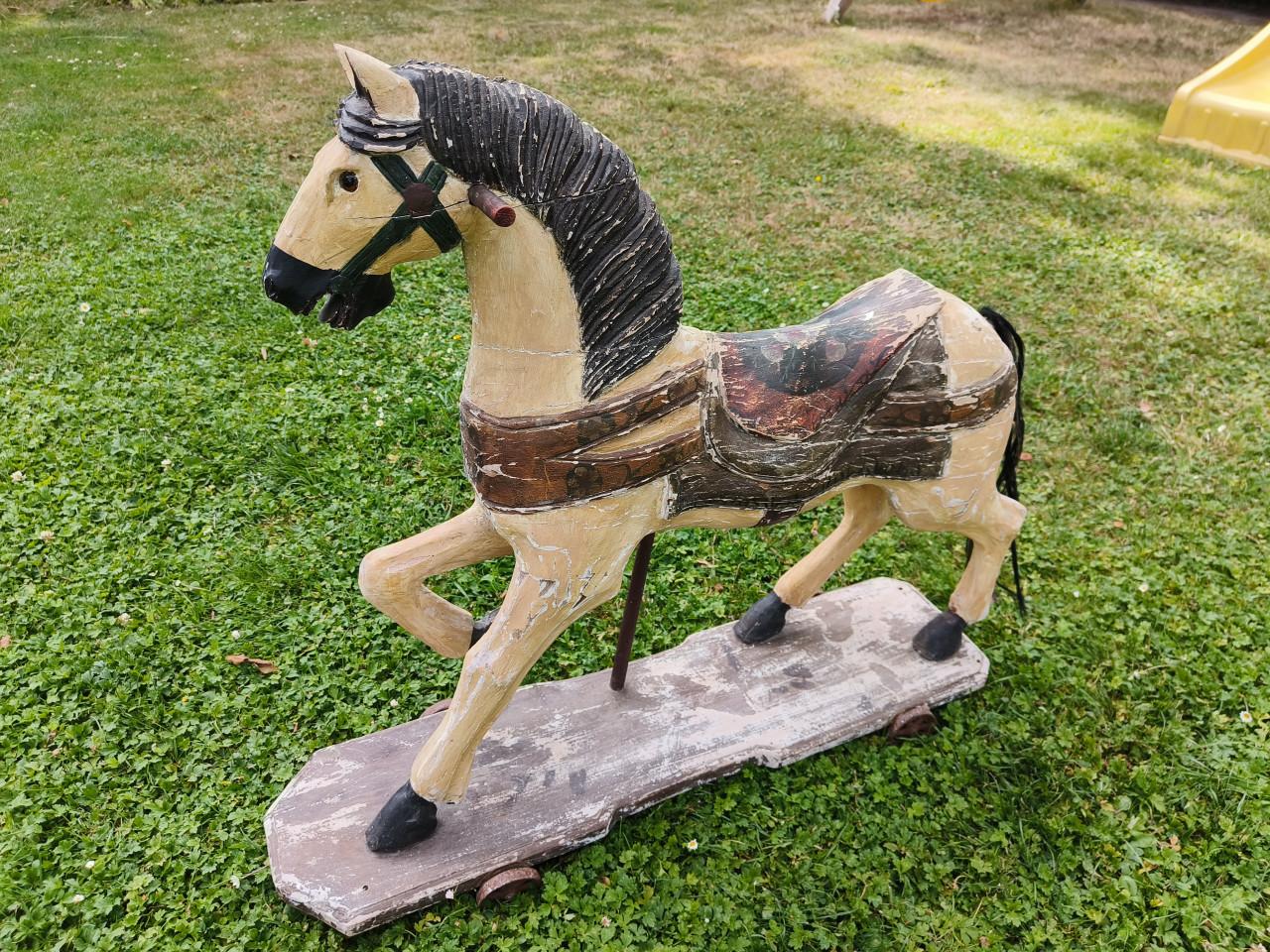 Houten antiek paard