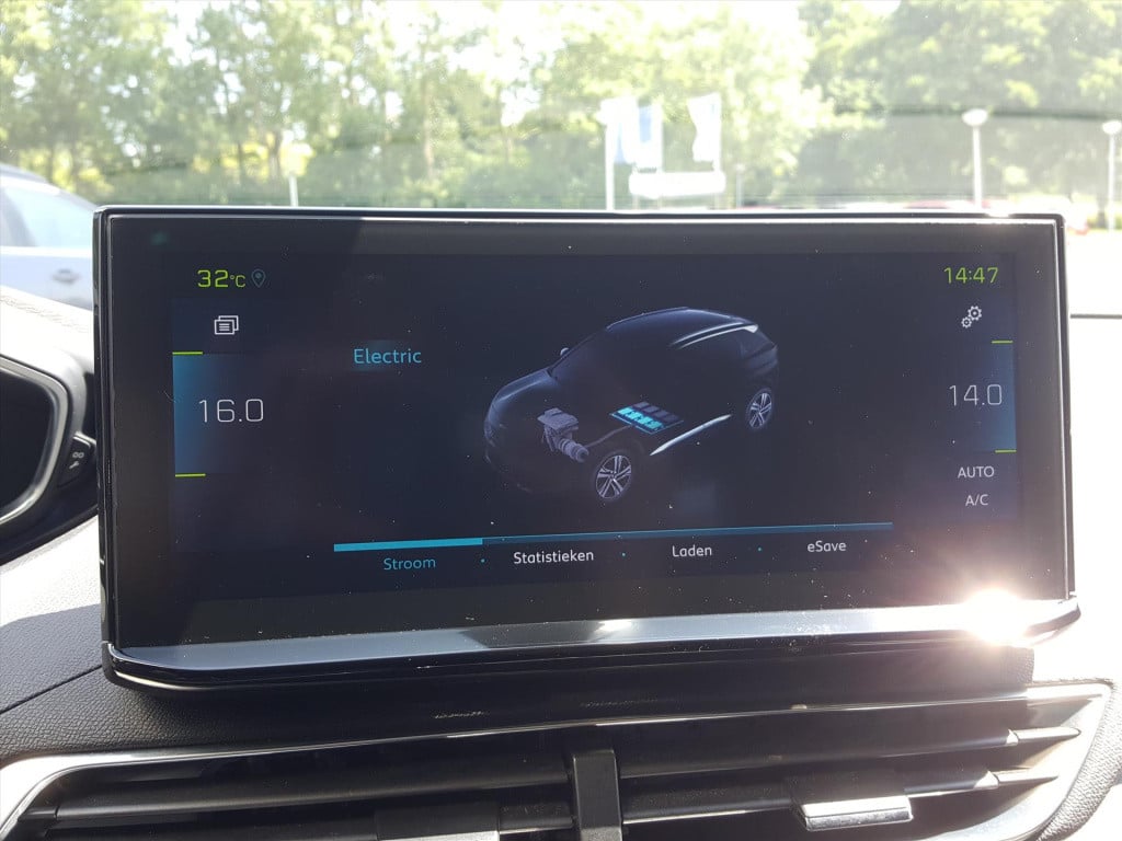 Peugeot 3008 1.6 plug-in hybrid 225pk blue lease allure eat8 automaat navig