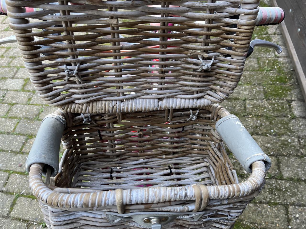 Meisjesfiets 20 inch. Heel netjes en in orde. Lees advertentie.