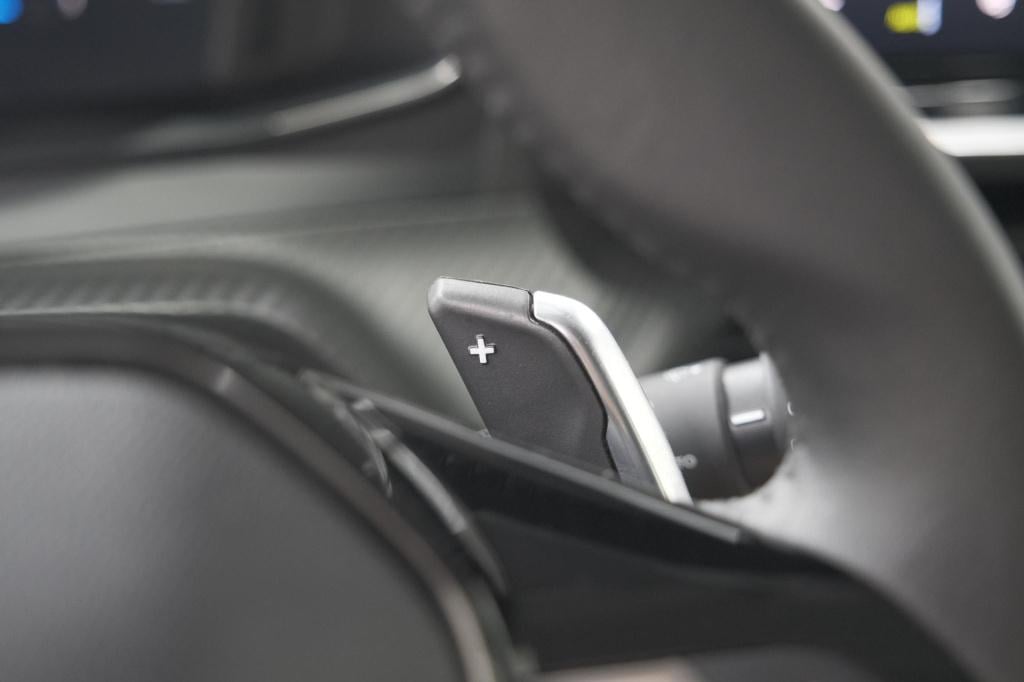 Peugeot 208 1.2 hybrid 110 e-dcs6 allure | climate control | apple carplay 