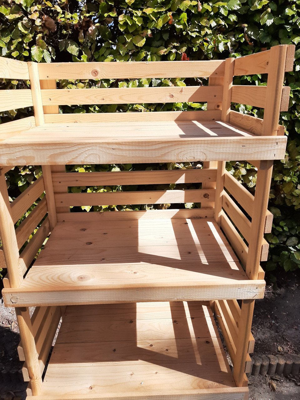 Houten opbergrek, voor b.v in garage, 150 x 60 x 40 cm  € 5,-