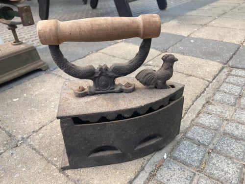 Gietijzer kolen strijkbout