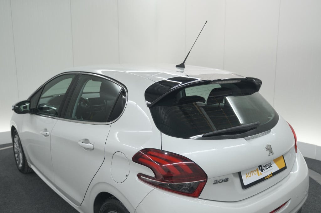 Peugeot 208 puretech 82 blue lease executive | parkeersensoren | navigatie 