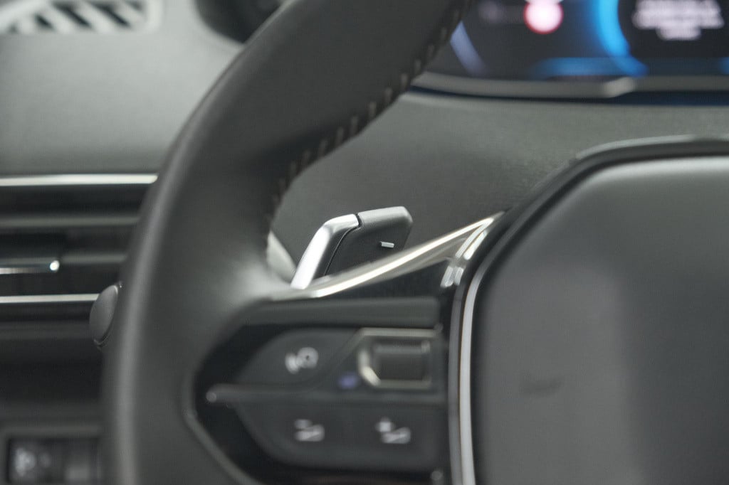 Peugeot 5008 puretech 130 eat8 active pack | 7 zitplaatsen | camera | navig