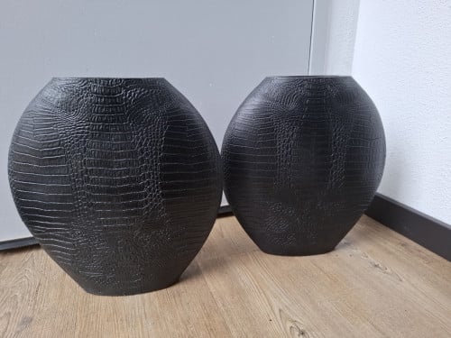 Set zwarte stenen vazen