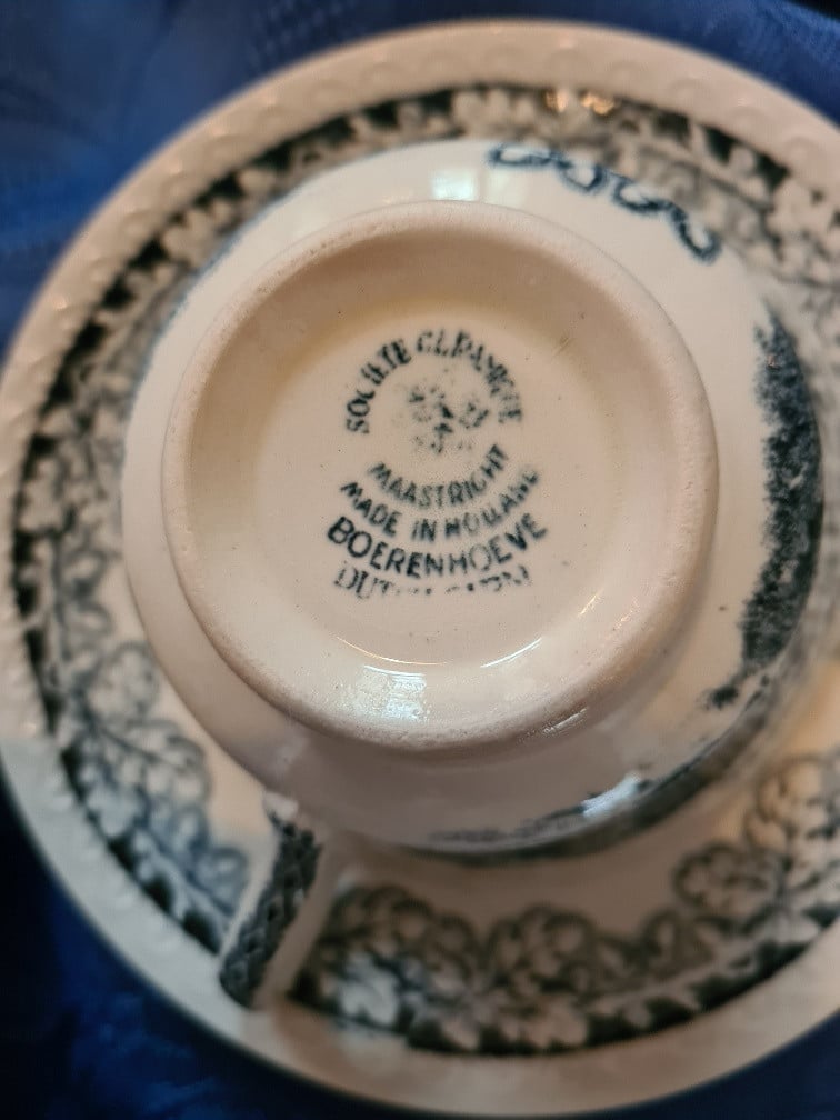 7 kop &12 schotels, sociëte ceramique decor boerenhoeve  blauw - grijs