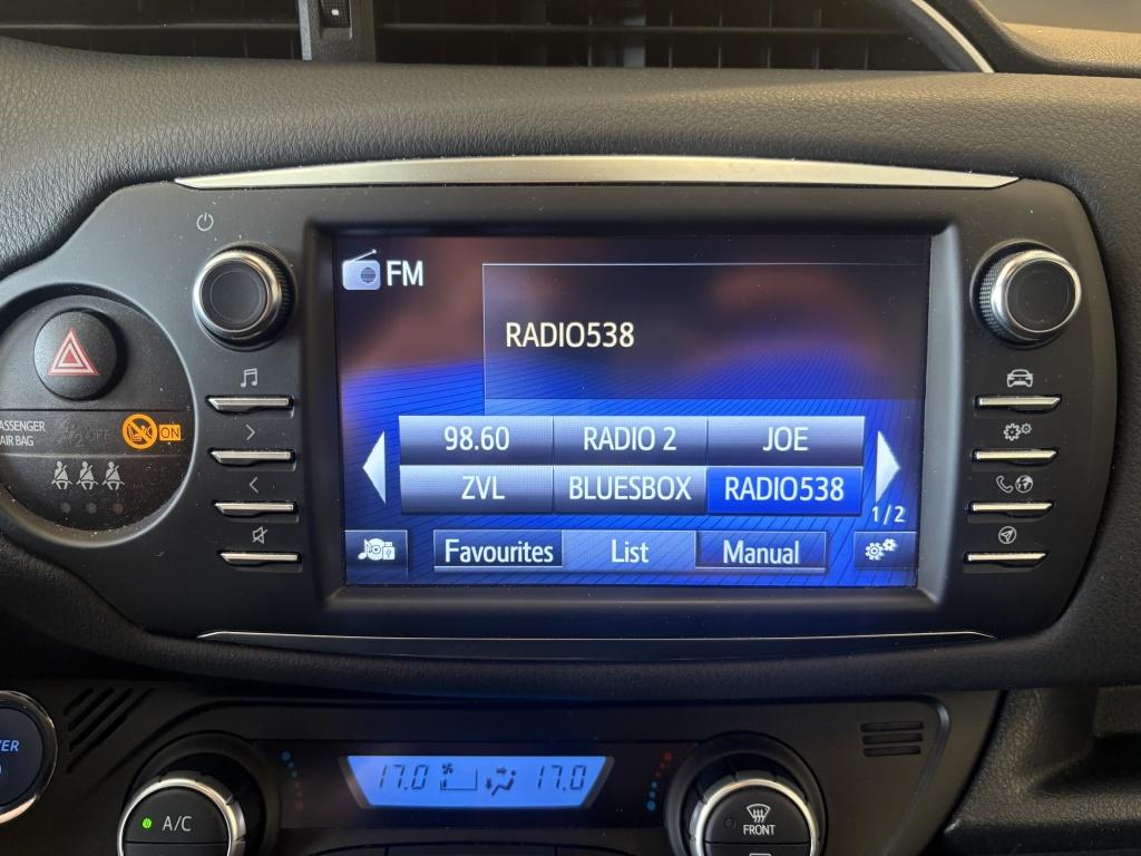 Toyota Yaris 1.5 hybrid bi-tone