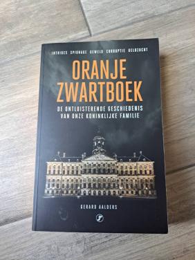Oranje zwartboek van Gerard Aalders €2,-