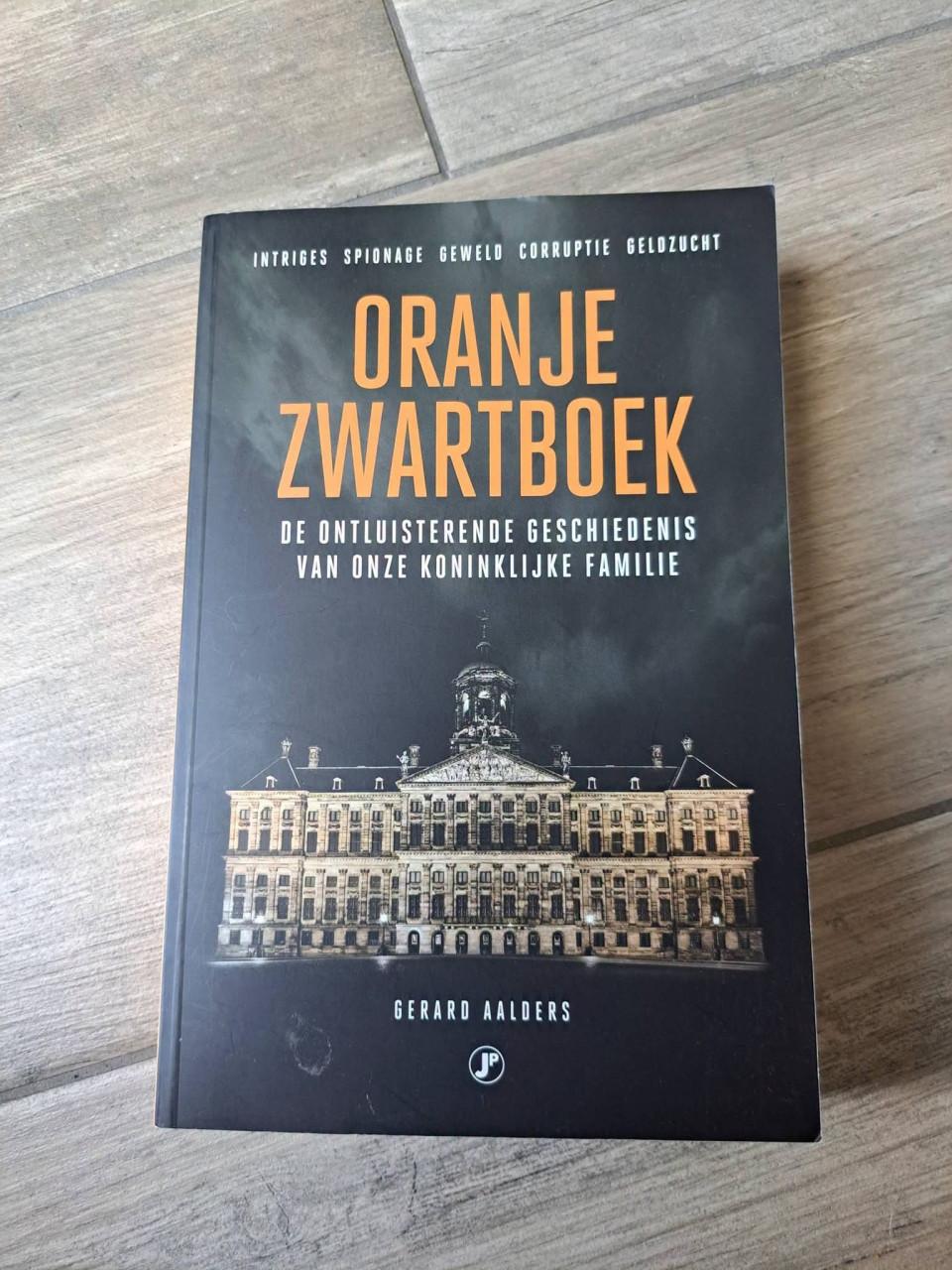Oranje zwartboek van Gerard Aalders €2,-