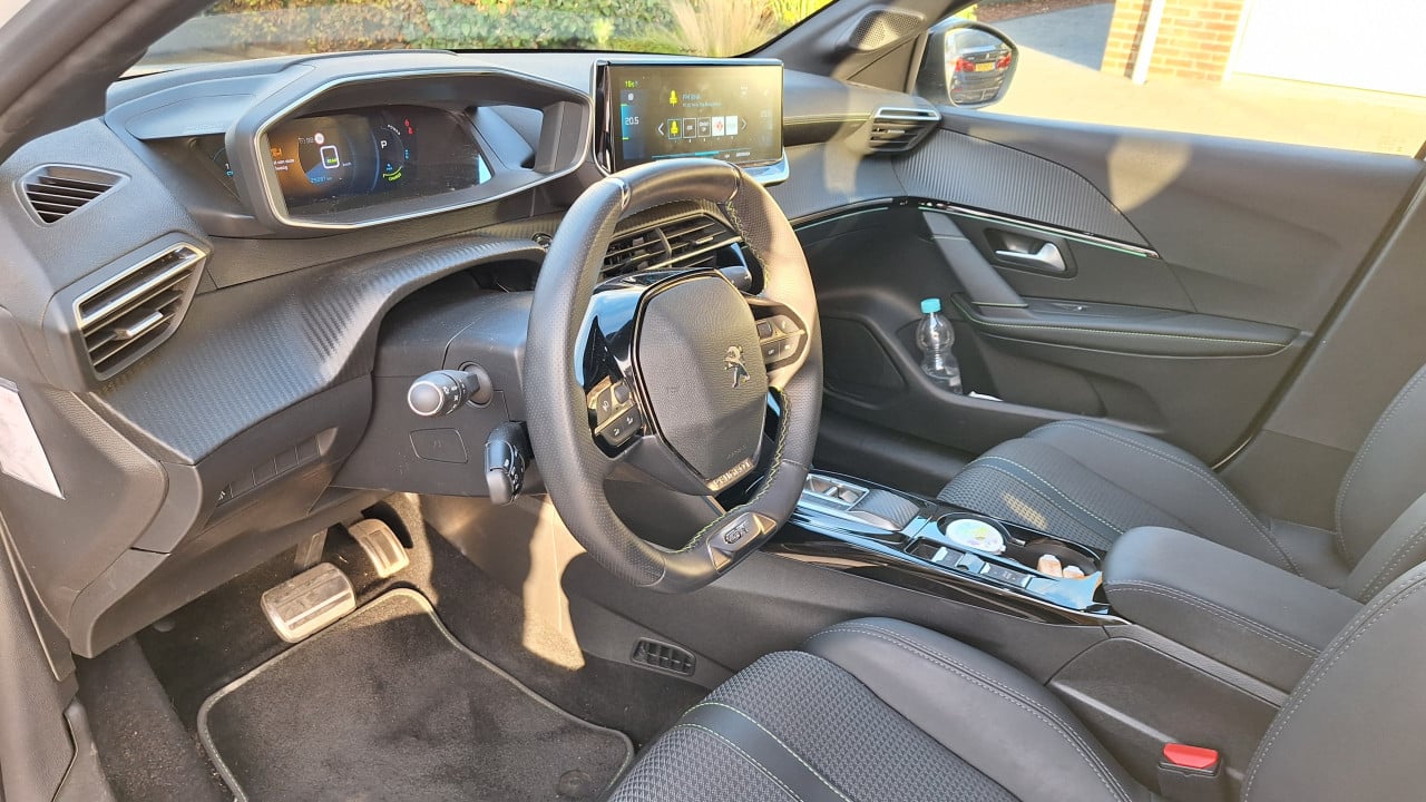 Peugeot e208 GT