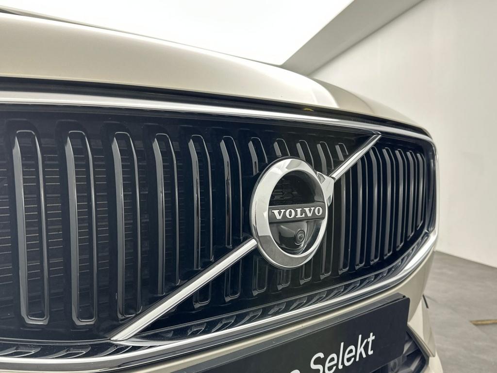 Volvo XC60 t8 390pk recharge momentum|