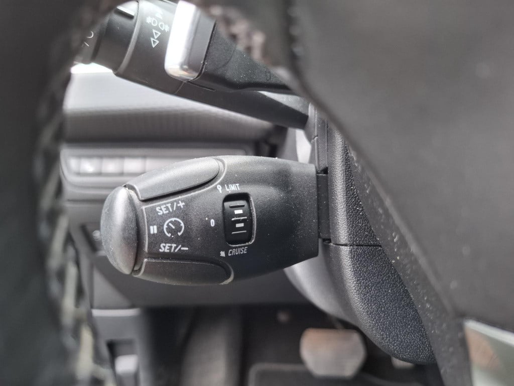 Peugeot 2008 suv 1.2 allure automaat pano/clima/trekhaak