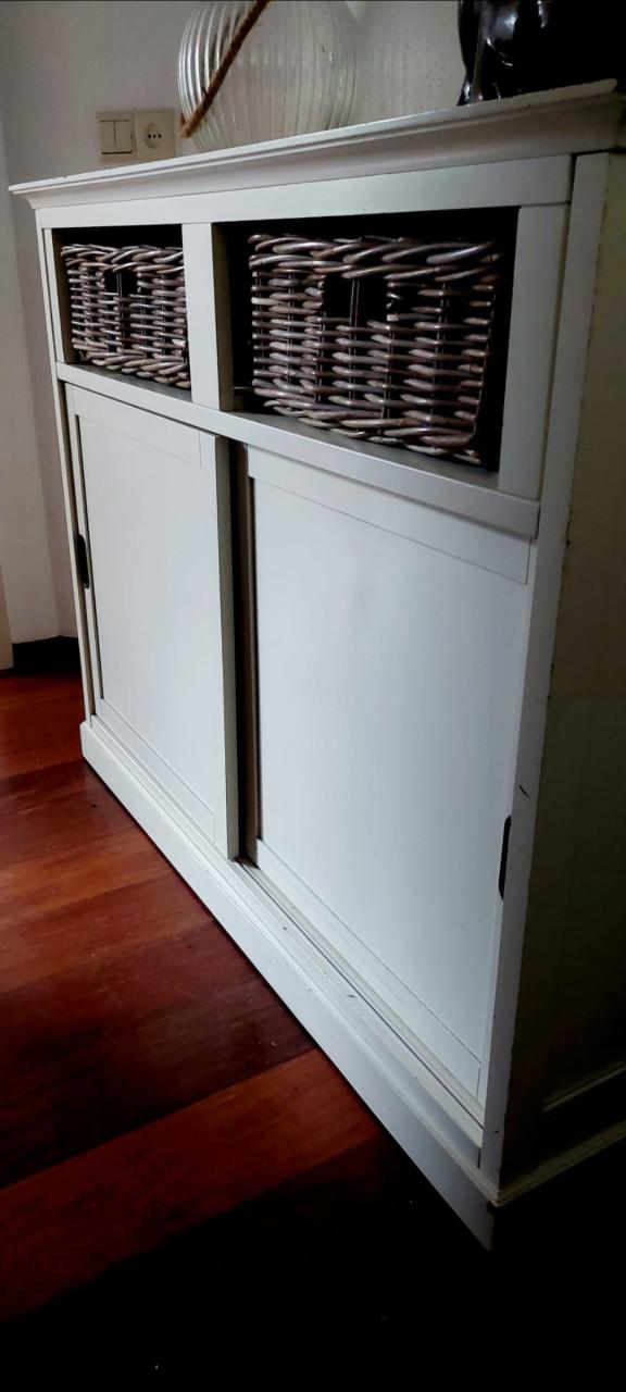 GRATIS halkast met 2 manden en schuifdeuren