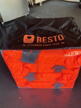 Besto 100N Reddingsvesten Set van 4 in Opbergtas. NIEUW.