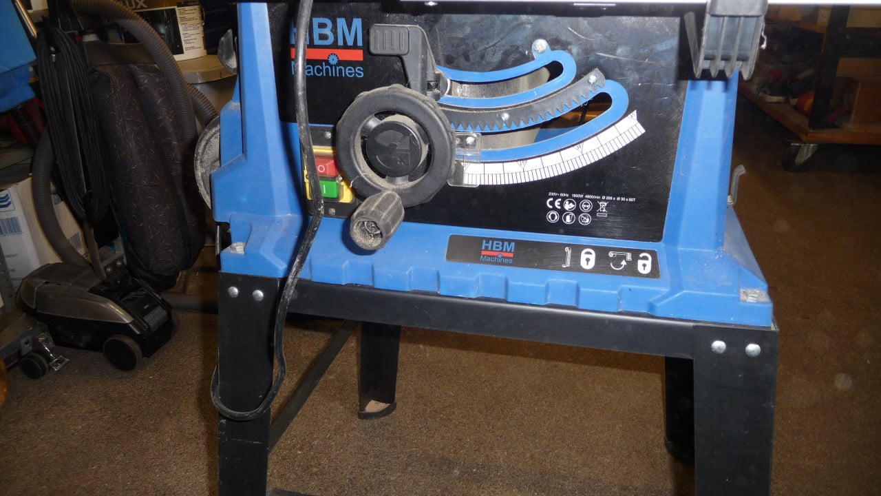 TE KOOP ZAAGMACHINE  HBM