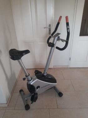 Hometrainer zonder display (in zwaarte verstelbaar) in goede staat !